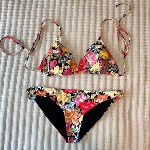 Billabong Bikini Size M